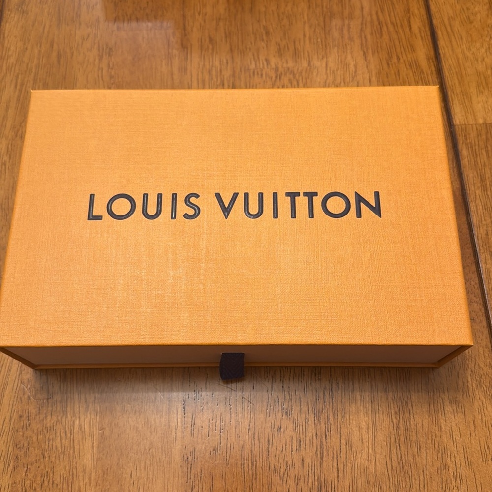 Louis Vuitton Box - Accessory Size - Picture 2 of 6